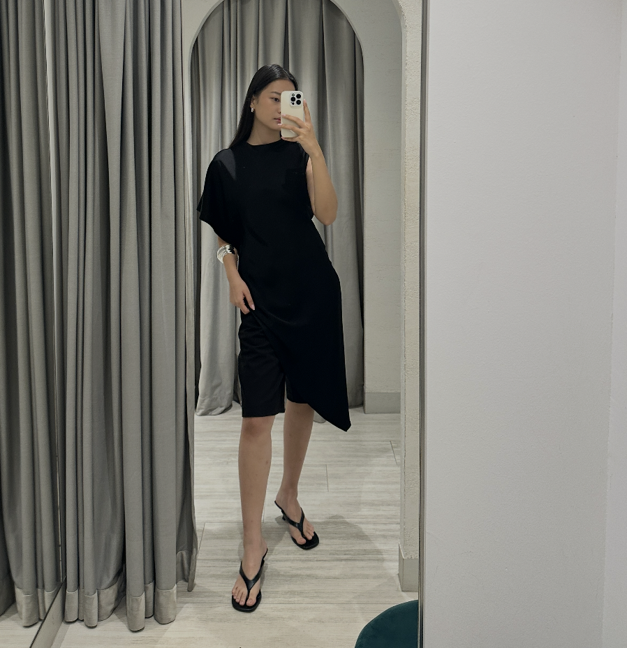@eun_mjy 164cm, Bust 30.5", Waist 24", Hips 35"