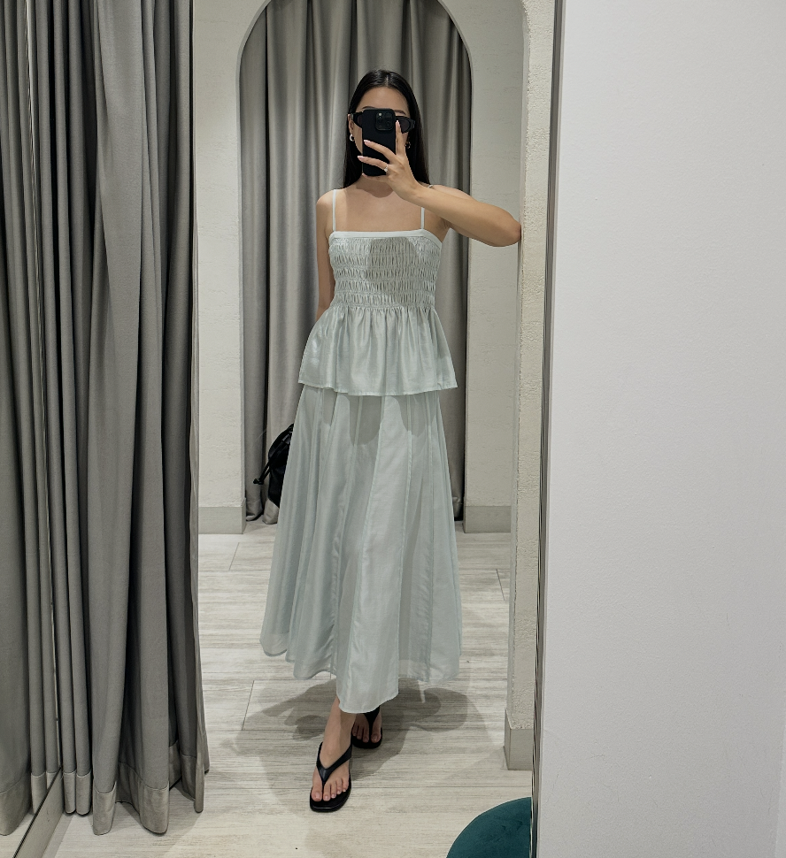 @eun_mjy 164cm, Bust 30.5", Waist 24", Hips 35"