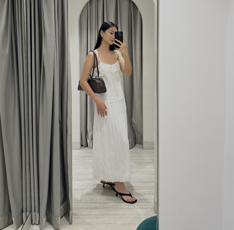 @eun_mjy 164cm, Bust 30.5", Waist 24", Hips 35"