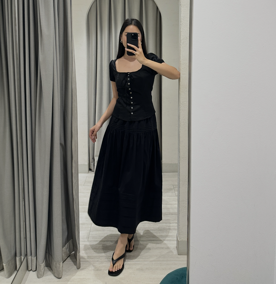 @eun_mjy 164cm, Bust 30.5", Waist 24", Hips 35"