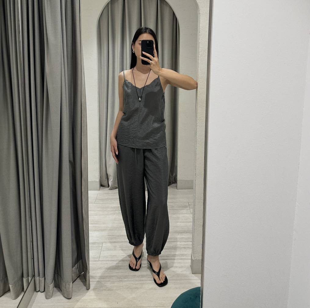 @eun_mjy 164cm, Bust 30.5", Waist 24", Hips 35"