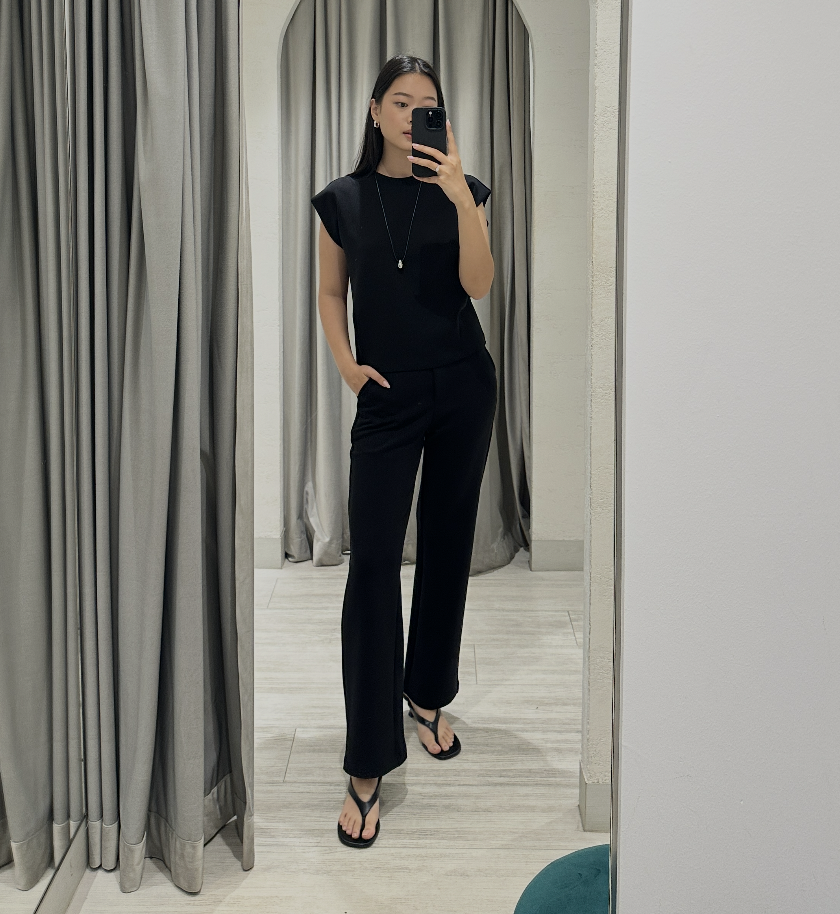 @eun_mjy 164cm, Bust 30.5", Waist 24", Hips 35"