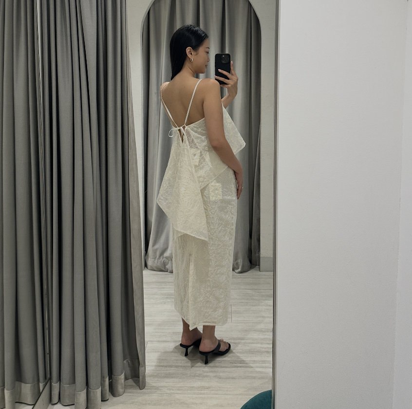 @eun_mjy 164cm, Bust 30.5", Waist 24", Hips 35"