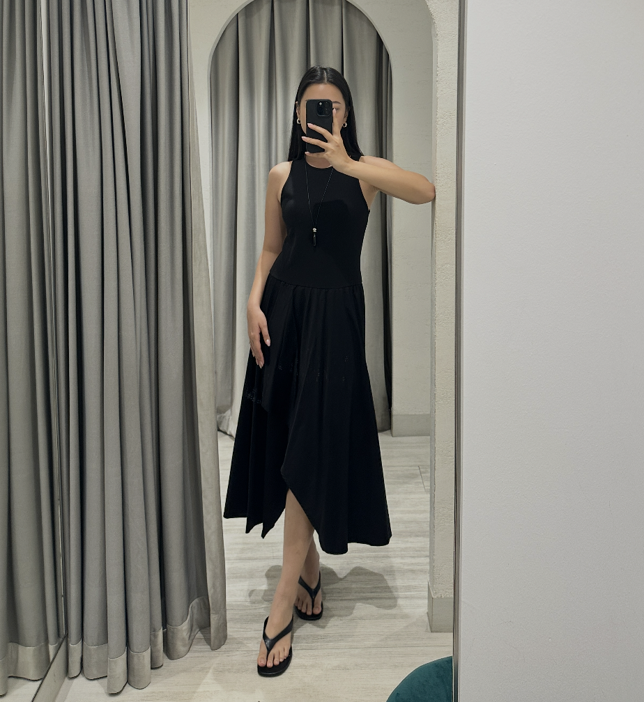 @eun_mjy 164cm, Bust 30.5", Waist 24", Hips 35"