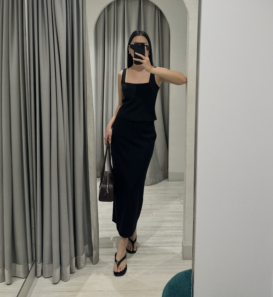 @eun_mjy 164cm, Bust 30.5", Waist 24", Hips 35"
