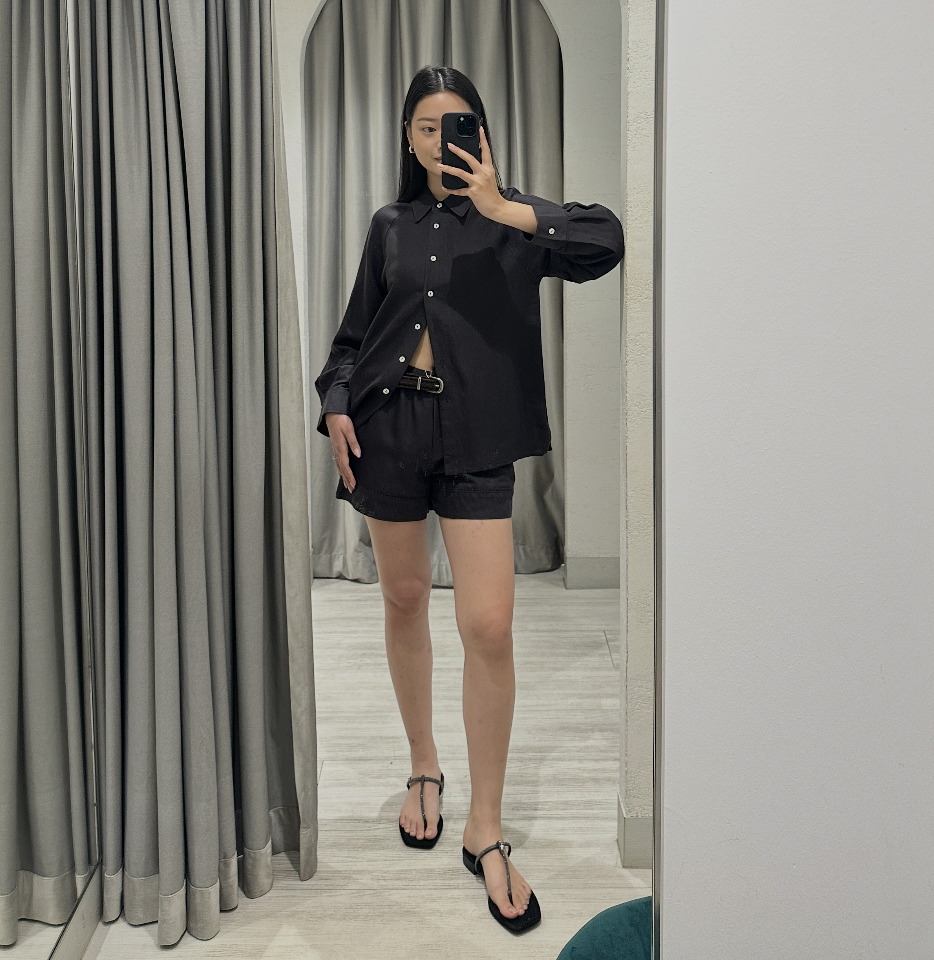 @eun_mjy 164cm, Bust 30.5", Waist 24", Hips 35"