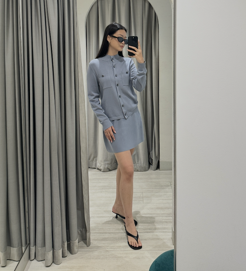 @eun_mjy 164cm, Bust 30.5", Waist 24", Hips 35"