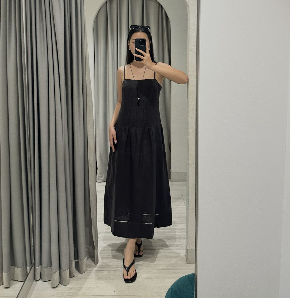 @eun_mjy 164cm, Bust 30.5", Waist 24", Hips 35"