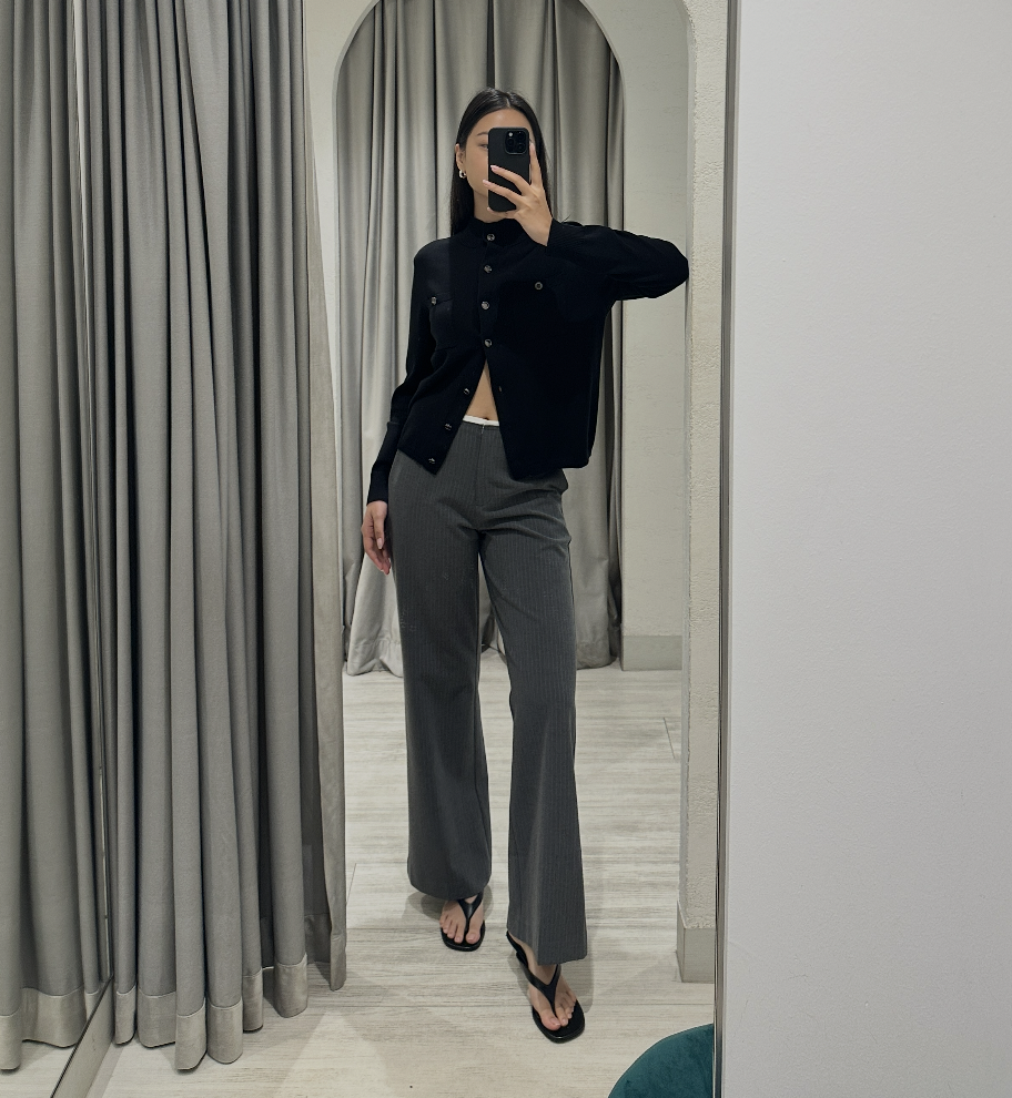 @eun_mjy 164cm, Bust 30.5", Waist 24", Hips 35"