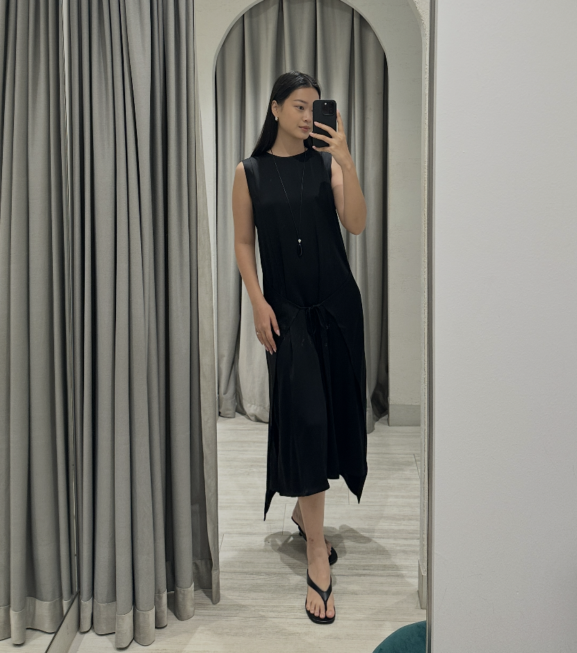@eun_mjy 164cm, Bust 30.5", Waist 24", Hips 35"