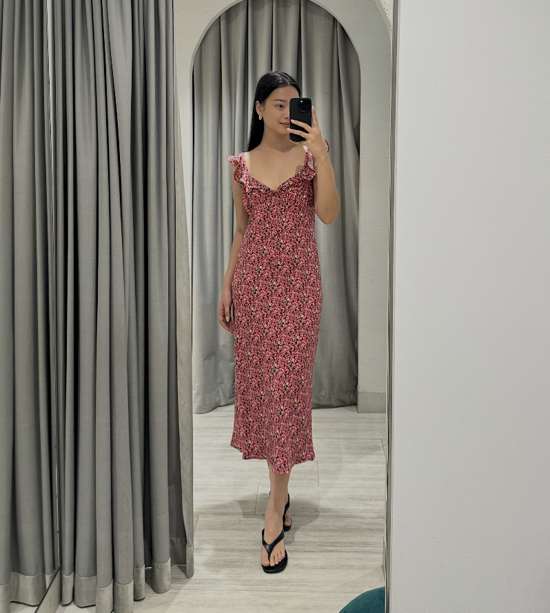 @eun_mjy 164cm, Bust 30.5", Waist 24", Hips 35"