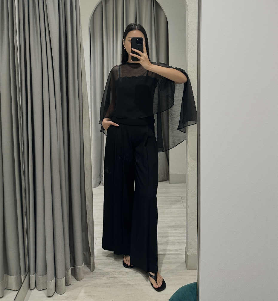 @eun_mjy 164cm, Bust 30.5", Waist 24", Hips 35"