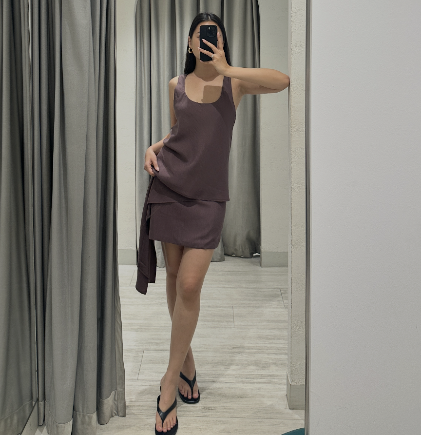@eun_mjy 164cm, Bust 30.5", Waist 24", Hips 35"