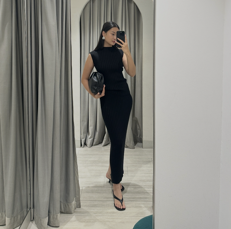 @eun_mjy 164cm, Bust 30.5", Waist 24", Hips 35"