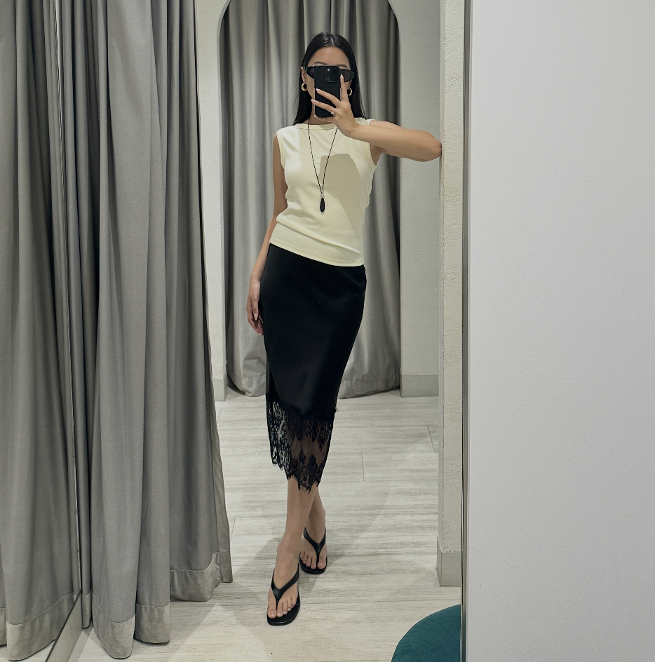 @eun_mjy 164cm, Bust 30.5", Waist 24", Hips 35"