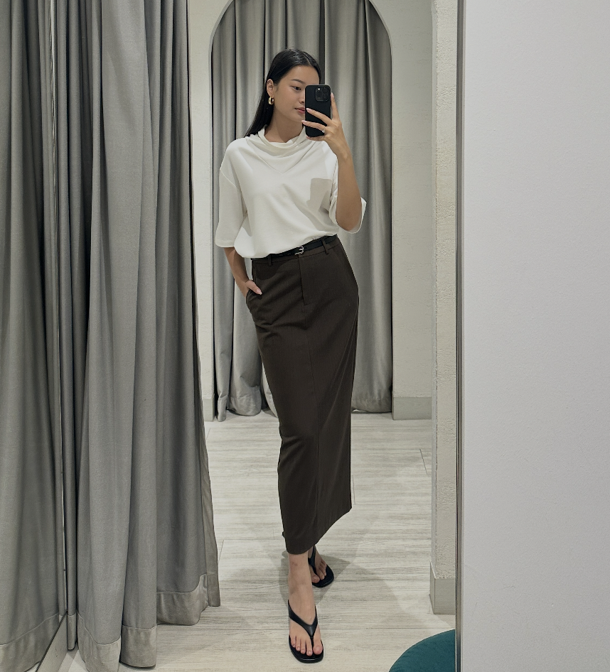 @eun_mjy 164cm, Bust 30.5", Waist 24", Hips 35"