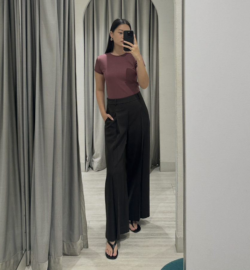 @eun_mjy 164cm, Bust 30.5", Waist 24", Hips 35"
