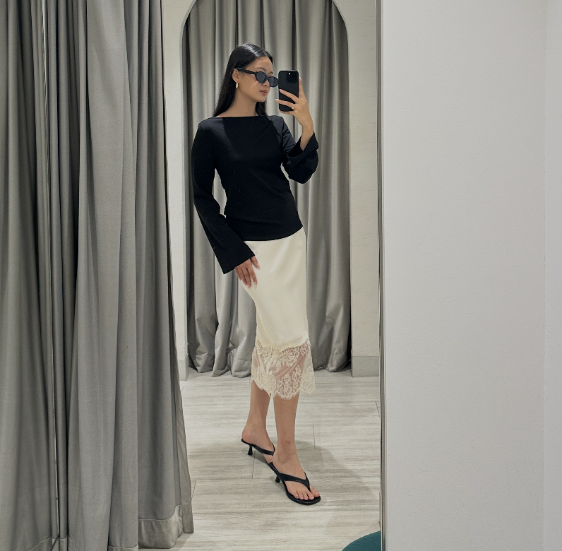 @eun_mjy 164cm, Bust 30.5", Waist 24", Hips 35"