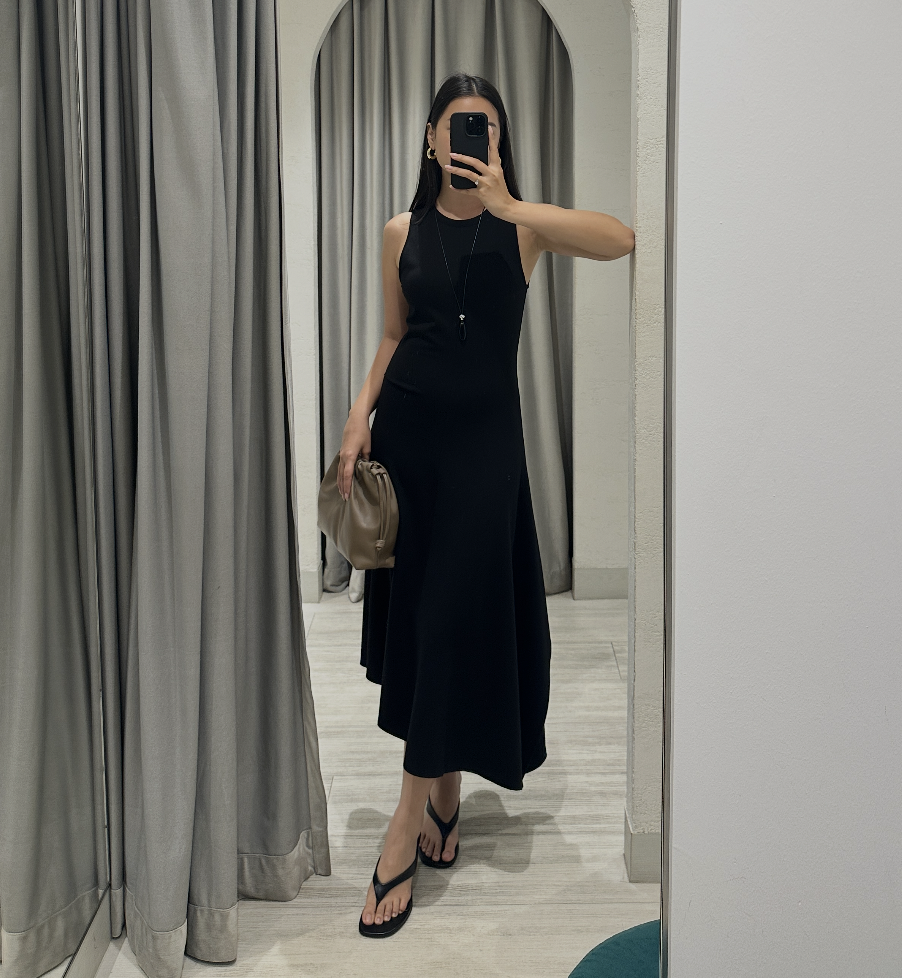 @eun_mjy 164cm, Bust 30.5", Waist 24", Hips 35"