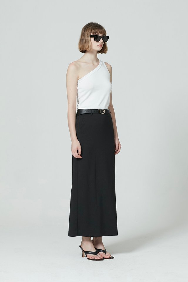 ASYMMETRICAL KNIT TOP 