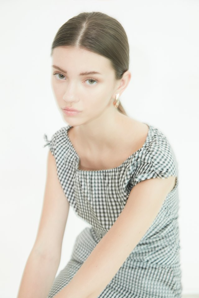GINGHAM RUCHED TOP