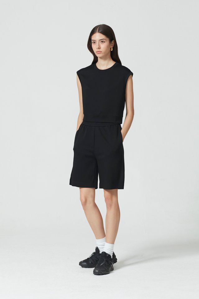 SLEEVELESS SWEAT TOP