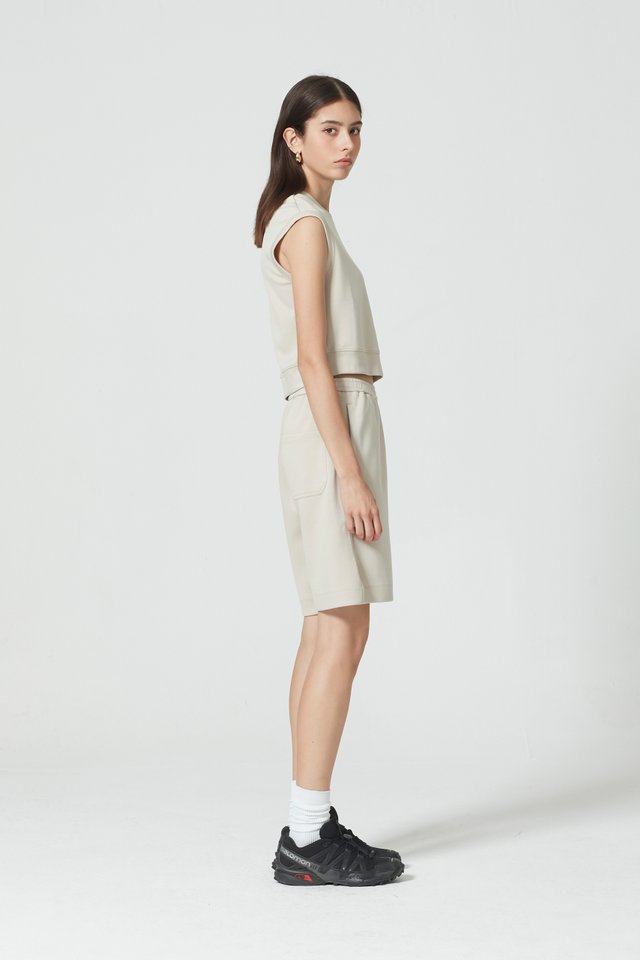 SLEEVELESS SWEAT TOP