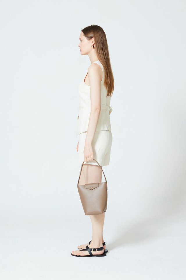 AMULA LEATHER BUCKET BAG