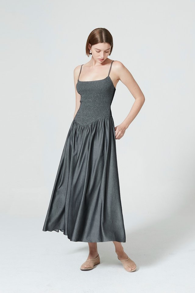 SLEEVELESS SMOCKED DRESS