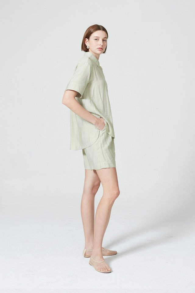 ELASTICATED BACK SHORTS