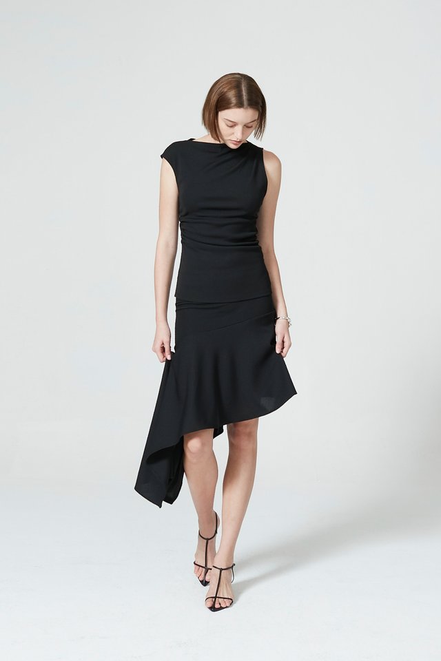 ASYMMETRIC RIBBED TOP