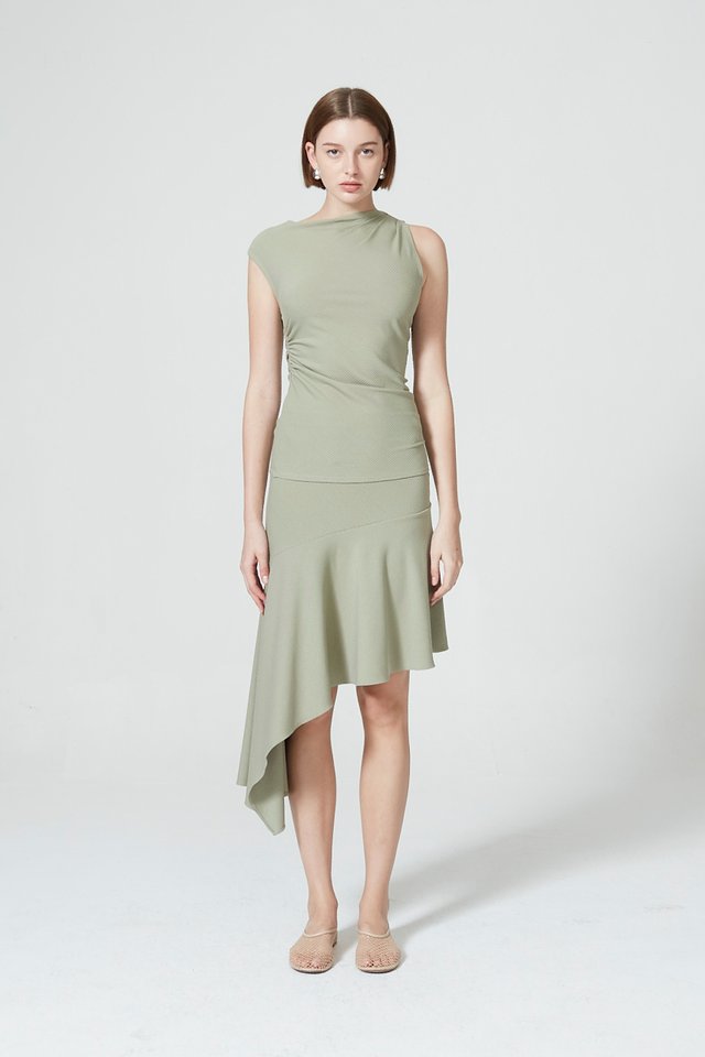 ASYMMETRIC RIBBED TOP