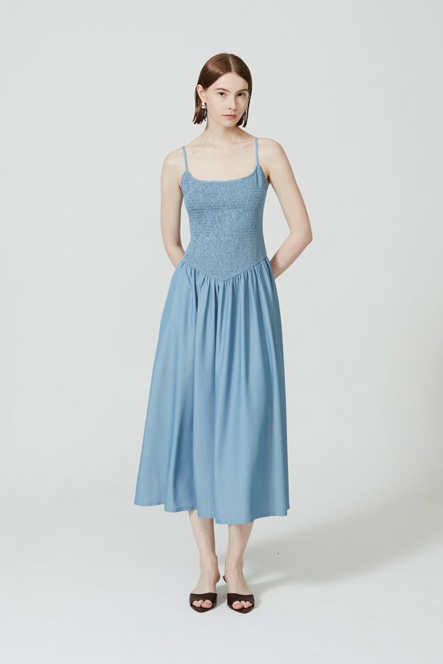 SLEEVELESS SMOCKED DRESS