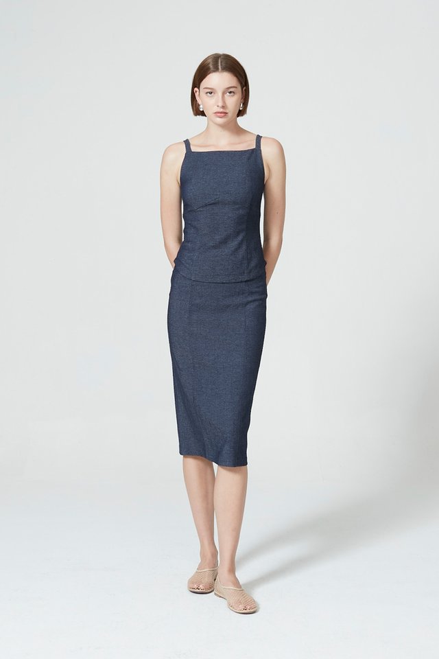SLEEVELESS DENIM TOP