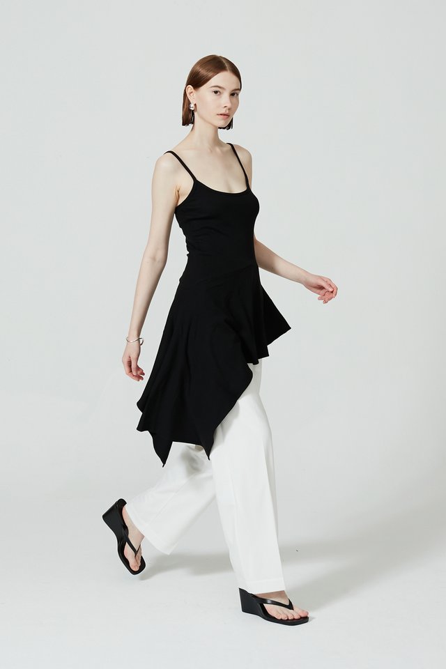 RIBBED ASYMMETRICAL HEM TOP