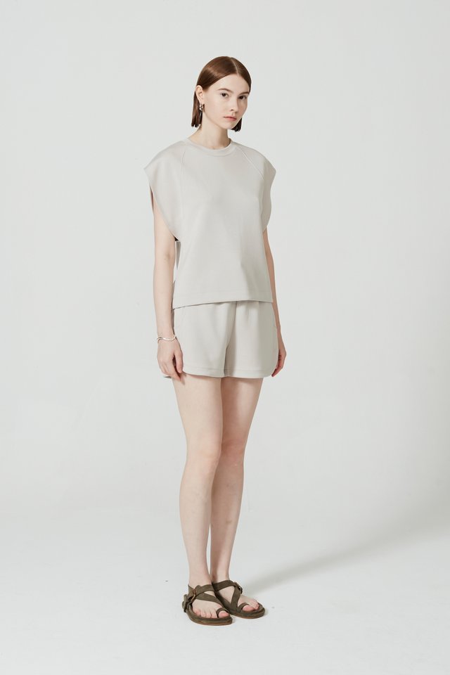 ROUNDED SLEEVE TOP