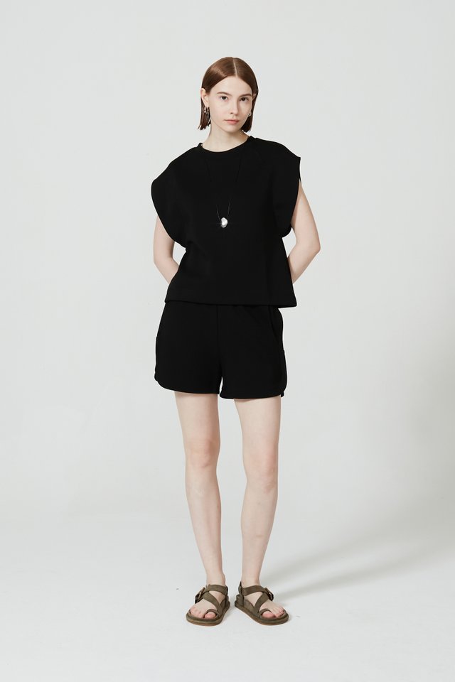 ROUNDED SLEEVE TOP