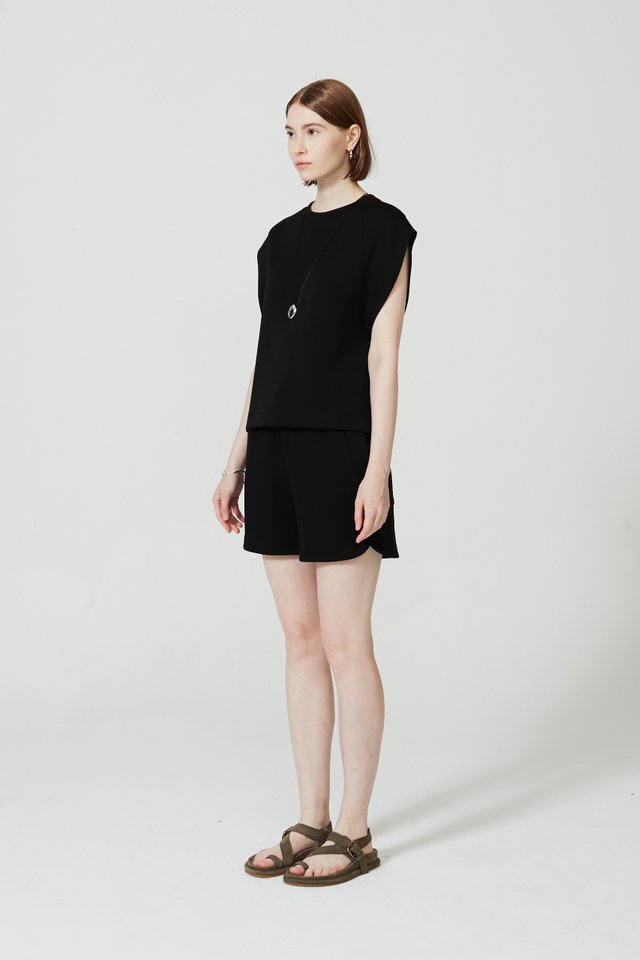 ROUNDED SLEEVE TOP