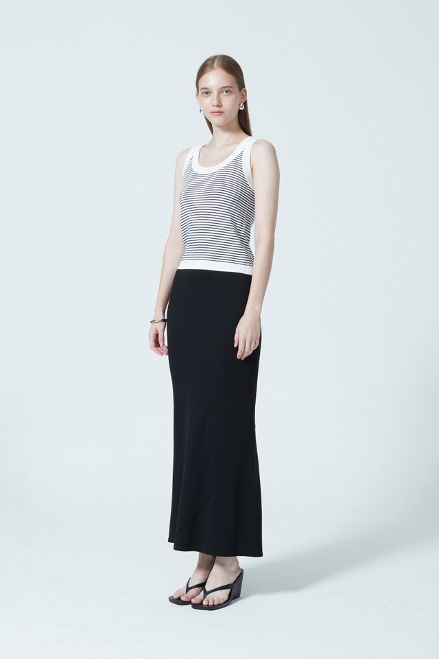 STRIPED SCOOP NECK TOP