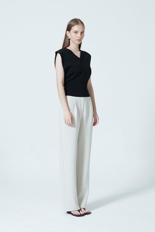 V-NECK SLEEVELESS TOP