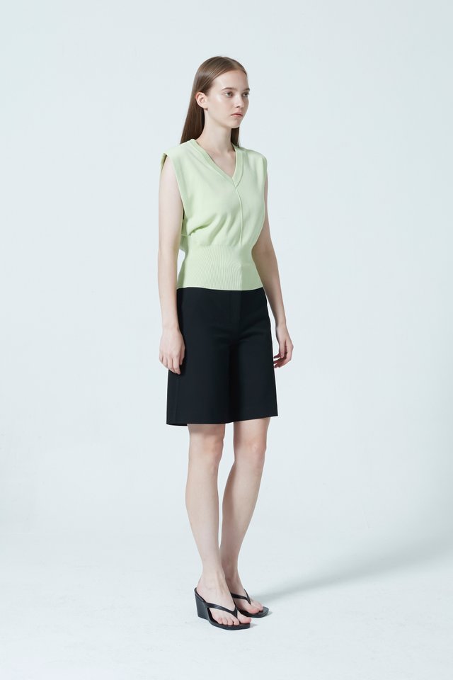 V-NECK SLEEVELESS TOP