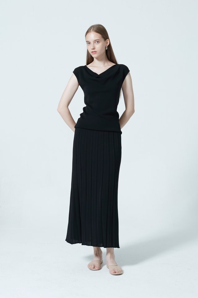FLARE KNITTED MAXI SKIRT