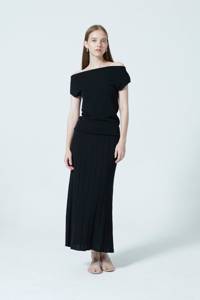 FLARE KNITTED MAXI SKIRT