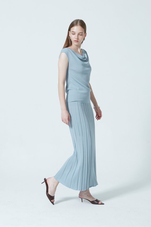 FLARE KNITTED MAXI SKIRT