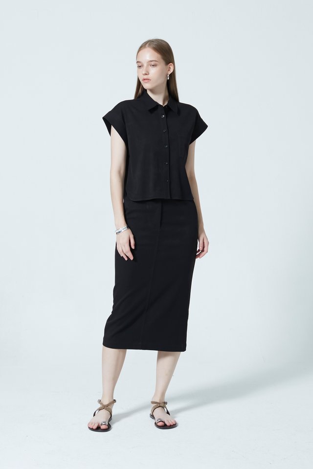 BOXY SLEEVELESS SHIRT