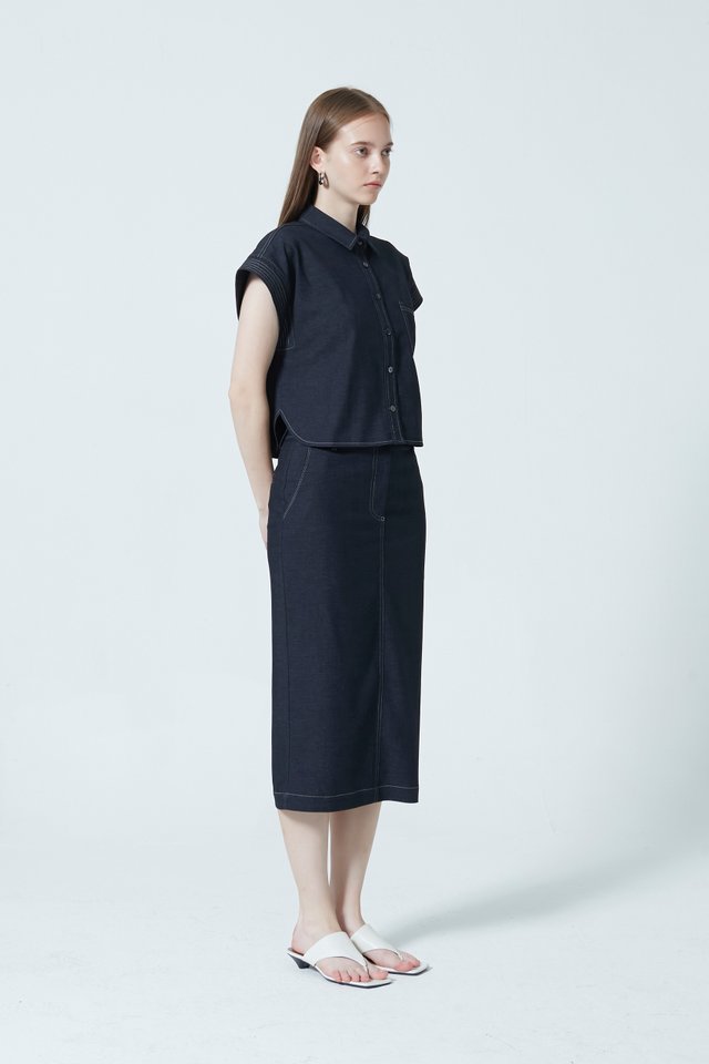 BOXY SLEEVELESS SHIRT