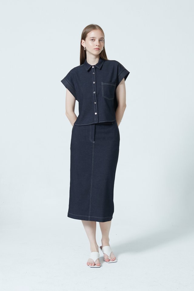 BOXY SLEEVELESS SHIRT