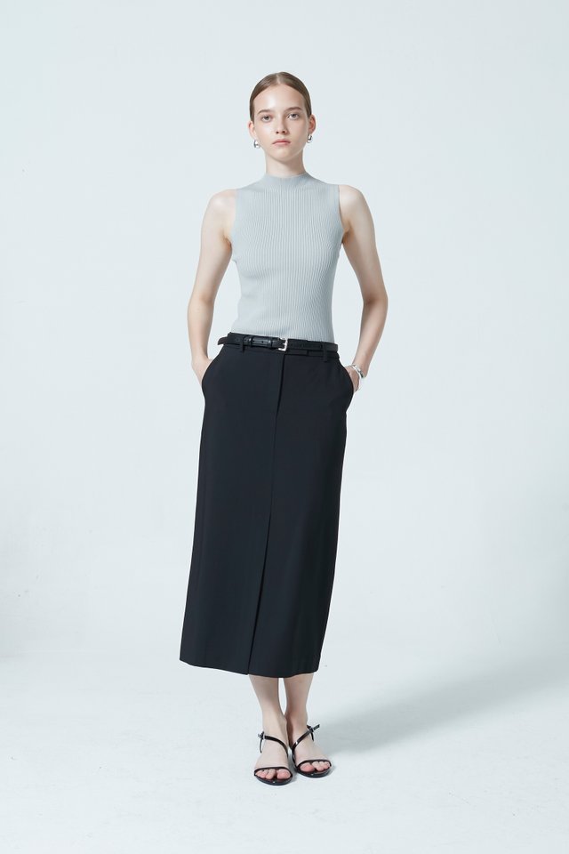 RIBBED HIGH NECK TOP