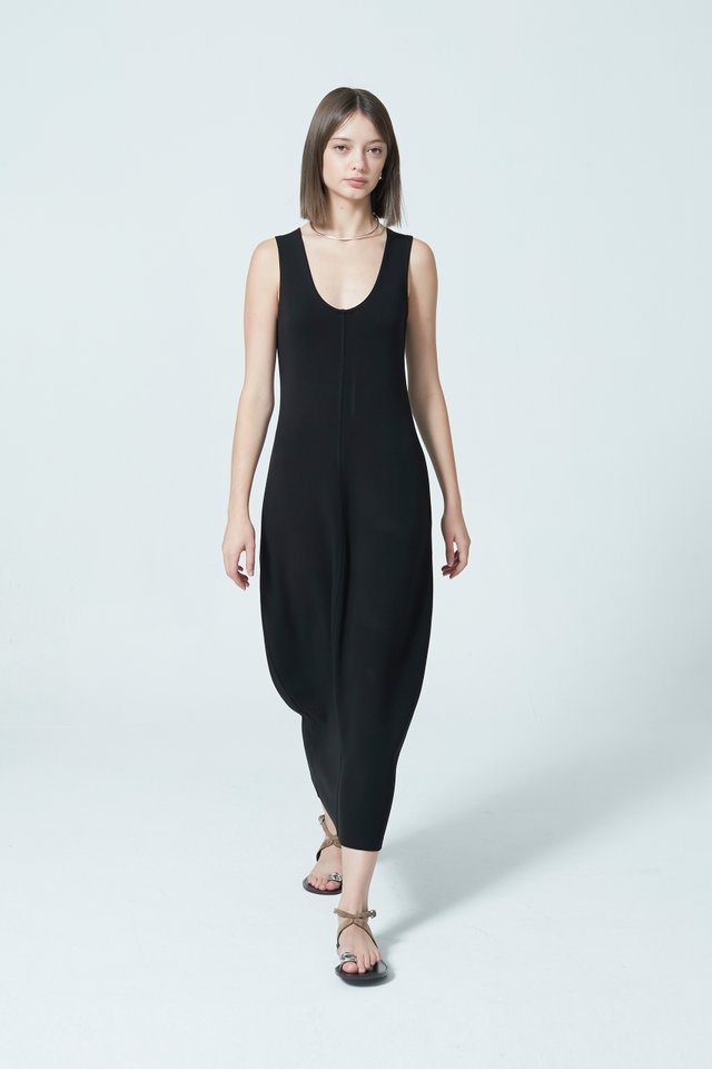 SLEEVELESS COCOON DRESS