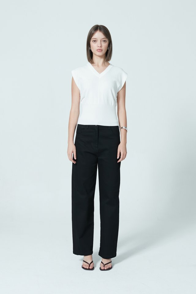 V-NECK SLEEVELESS TOP